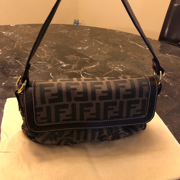 black classic match polo black